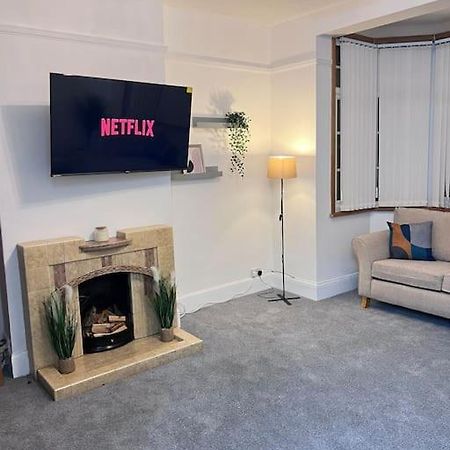 Spacious 3 Bed Flat - Beach Nearby - No Pets Southend-on-Sea Buitenkant foto