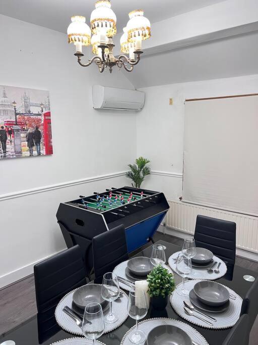 Spacious 3 Bed Flat - Beach Nearby - No Pets Southend-on-Sea Buitenkant foto