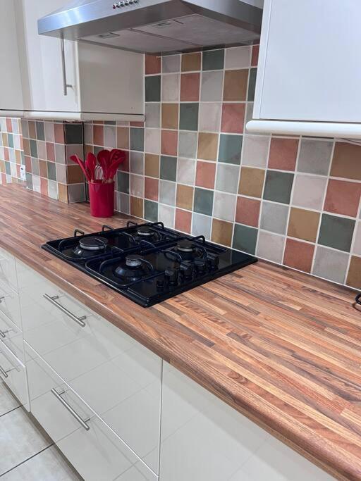 Spacious 3 Bed Flat - Beach Nearby - No Pets Southend-on-Sea Buitenkant foto