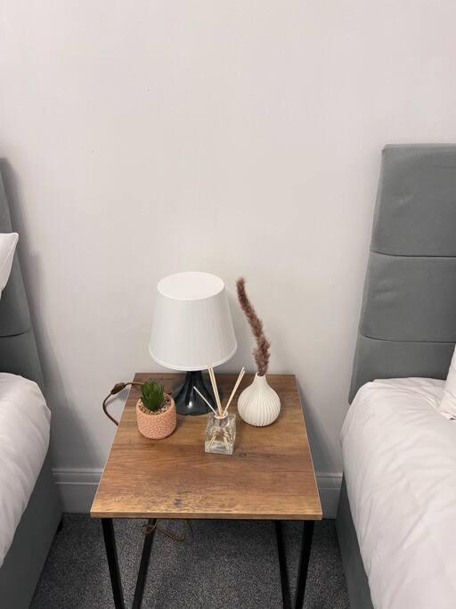 Spacious 3 Bed Flat - Beach Nearby - No Pets Southend-on-Sea Buitenkant foto