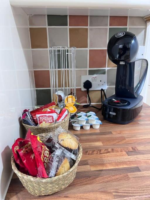 Spacious 3 Bed Flat - Beach Nearby - No Pets Southend-on-Sea Buitenkant foto