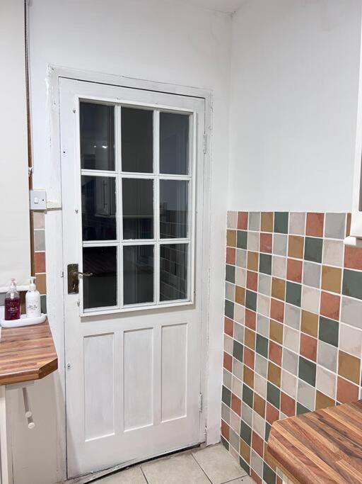 Spacious 3 Bed Flat - Beach Nearby - No Pets Southend-on-Sea Buitenkant foto